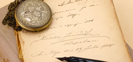 Athanasia: Escribiendo su Legado con Elegancia